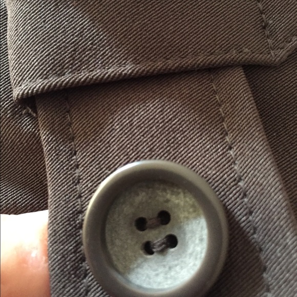 New! Fall trench with belt and inside pocket - Picture 9 of 9